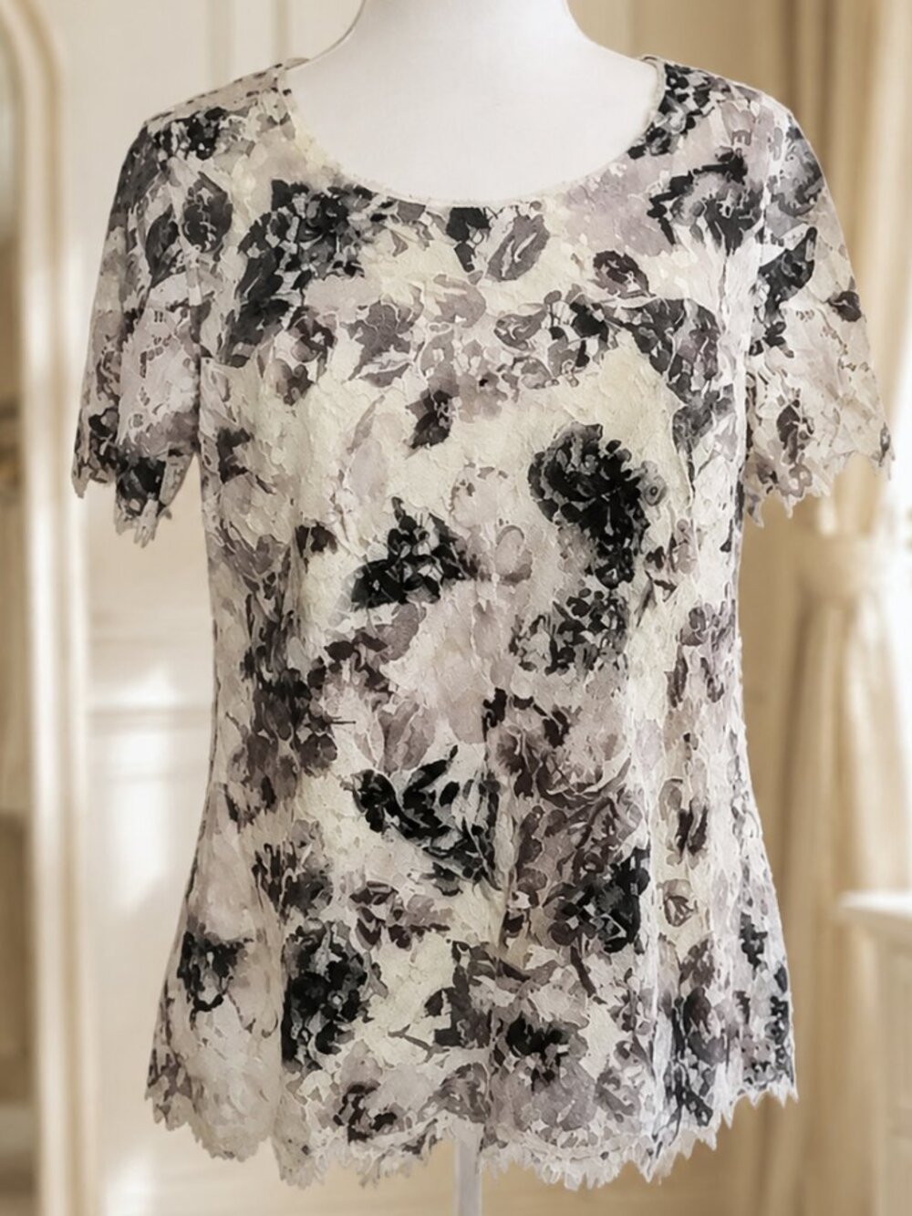 Isaac Mizrahi Live Floral Lace Short Sleeve Top Cream Grey Black Size Medium - Picture 3 of 6